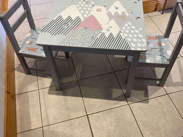 Kids table an chairs - Main image