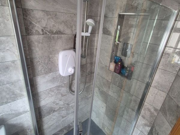 Shower doors and slimline tray - Main image