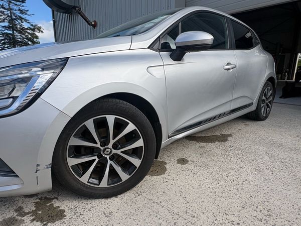 2020 Renault Clio petrol - Main image