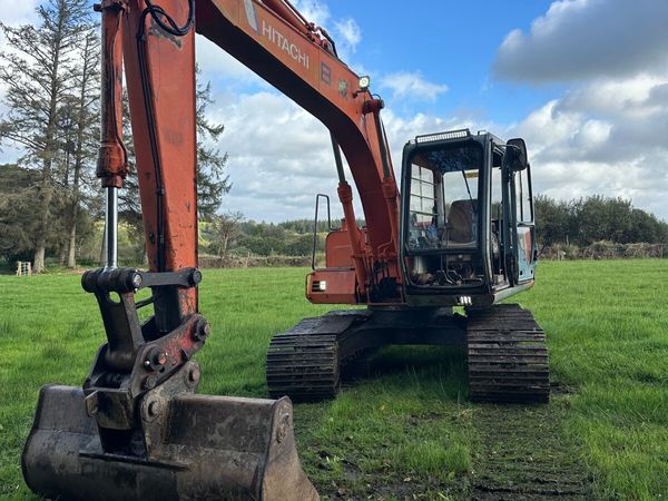 Hitachi EX100-3 digger - Main image