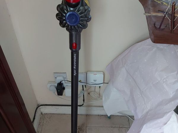 DYSON V8 Animal Extra cyclone Vacuum Cleaner, in v - Main image
