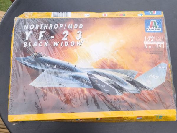 Vintage Aircrafts and cars model kits - Main image