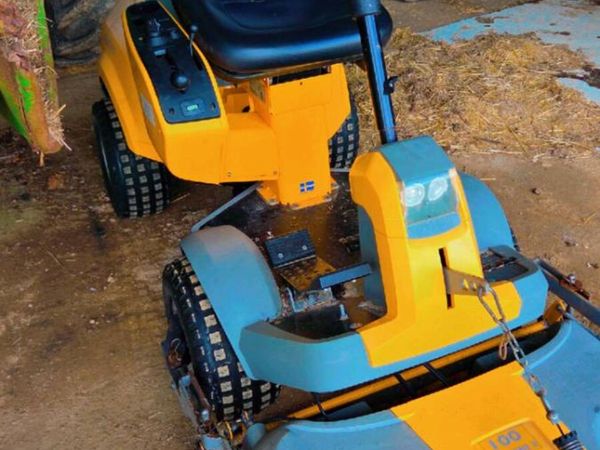 Stiga ride on lawnmower - Main image