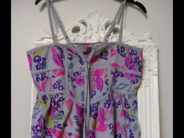 Ladies A. Wear pretty top new with tags size 8. €1 - Main image