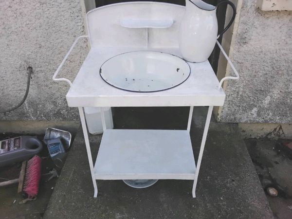 Old wash basin  used in bedrooms lovely  condition - Main image