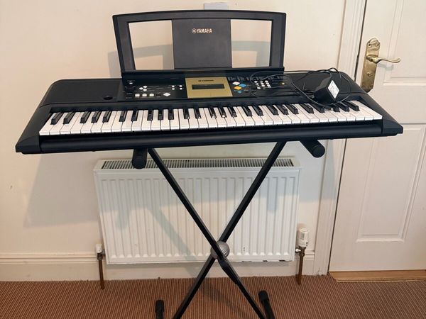 Yamaha YPT-200 Electronic Keyboard + Stand - Main image