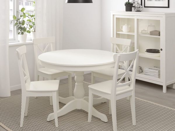 Round table - Main image