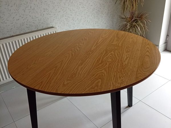 Dining table - Main image