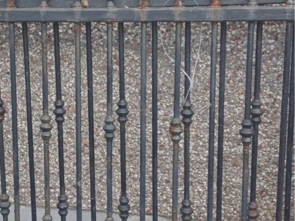 Two large gates - Main image