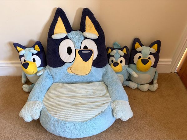 Bluey chair & teddies - Main image
