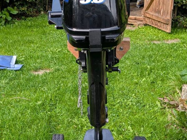 Suzuki 9.9 2 Stroke, short shaft Outboard Engine. - Main image
