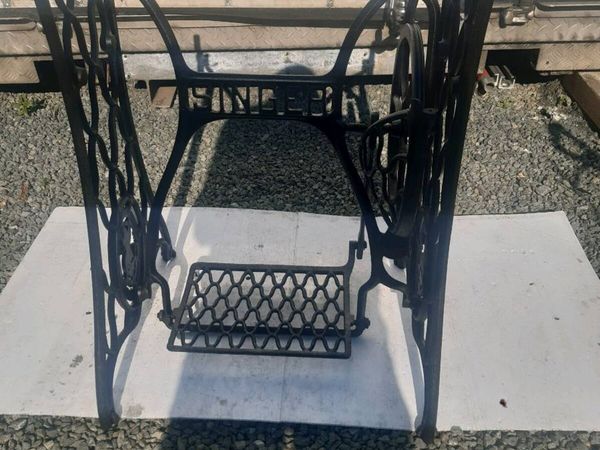 Old singer sewing machine stand - Main image