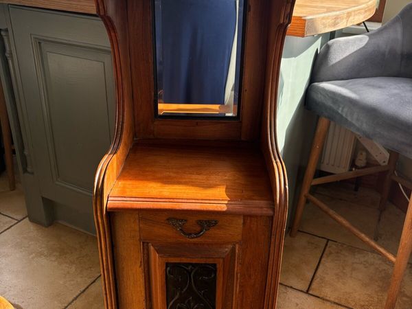 Victorian walnut Purdonium cabinet - Main image