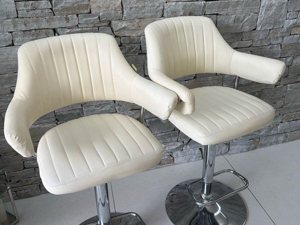 Cream kitchen bar stools - Main image