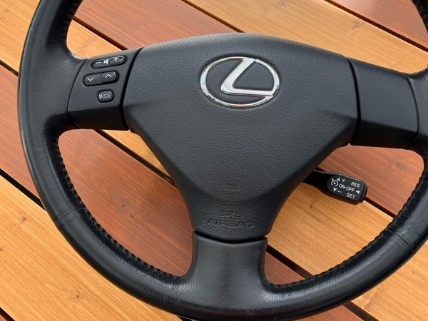 Lexus RX 300 steering wheel and gear stick knob - Main image