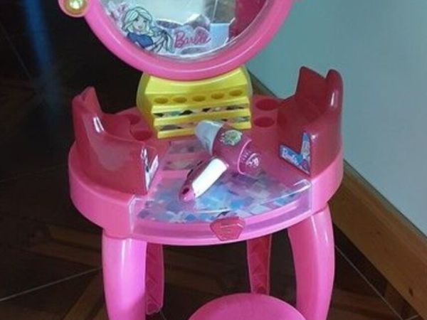 Barbie Dressing Table and Accessories - Main image