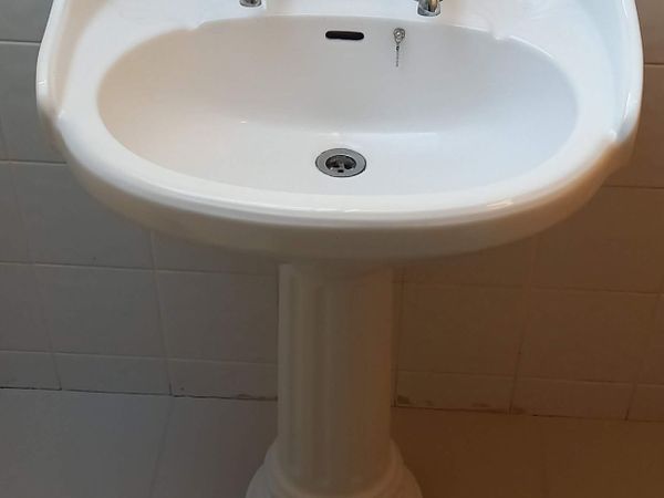 Bathroom Sink, Pedestal and Taps - Main image