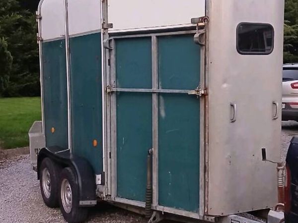 Ivor williams horse box - Main image