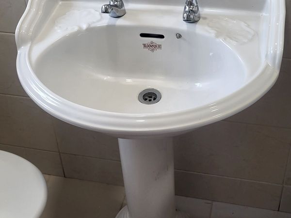 Bathroom Sink, Pedestal and Taps - Main image