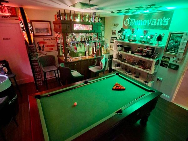Pool table - Main image