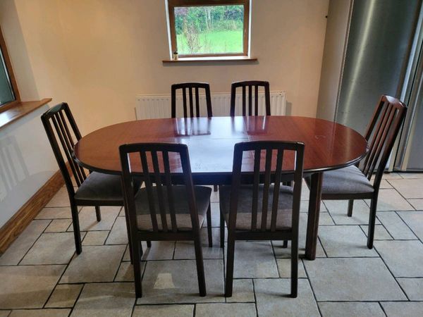 Kitchen table and 6 chairs - Main image