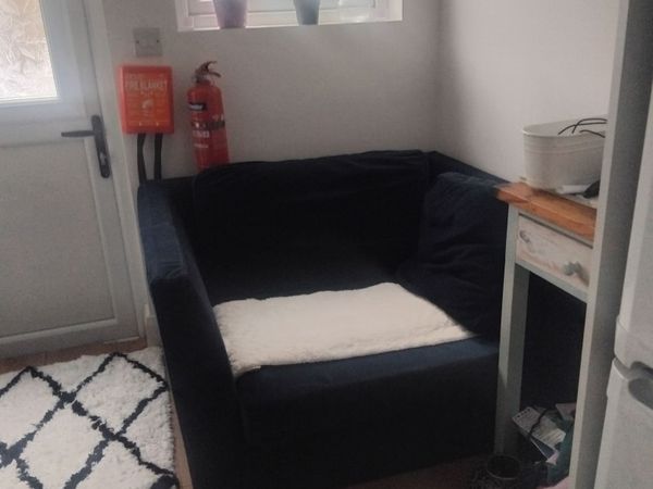 Love seat - Main image