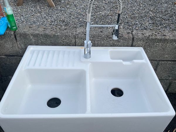 White Belfast sink - Main image