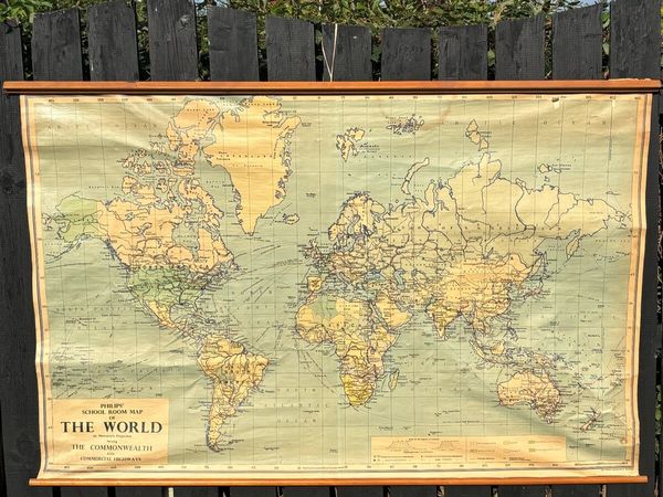 Vintage large school’spull down world map - Main image