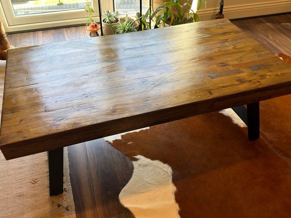Solid wood coffee table - Main image