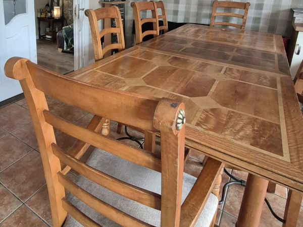 Table and 8 chairs - Main image