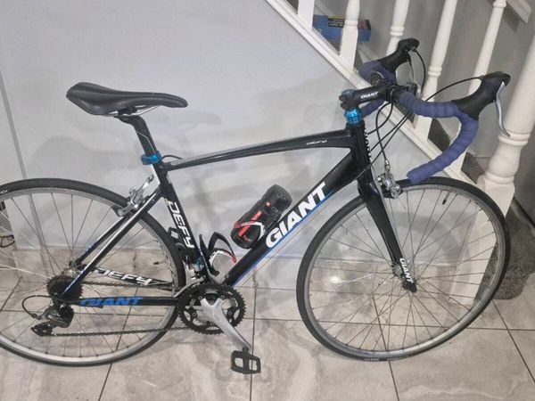 Giant Defy 2 Road Bike – Medium Frame – Shimano Ti - Main image