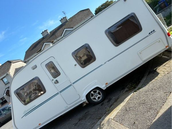 Fixed bed caravan  €6250 - Main image