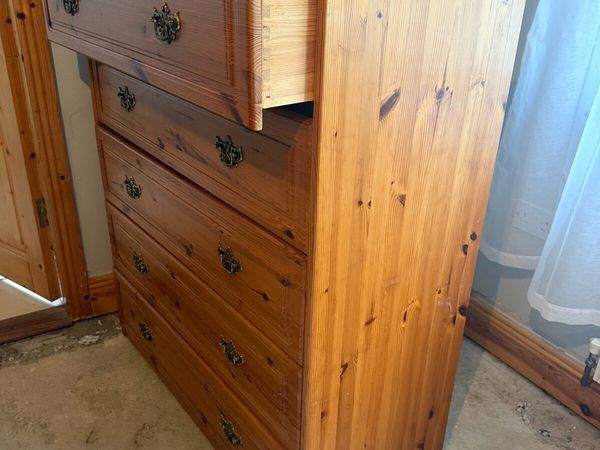 Solid Pine Chest of Drawers – Vintage / Rustic - Main image