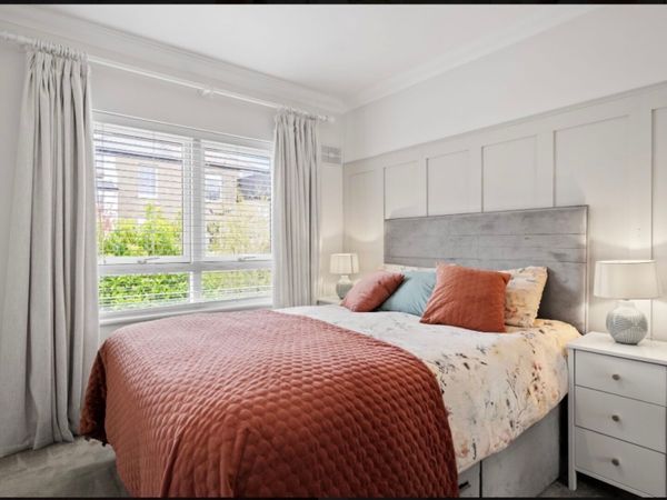 5ft King Size Bed and Headboard - Main image