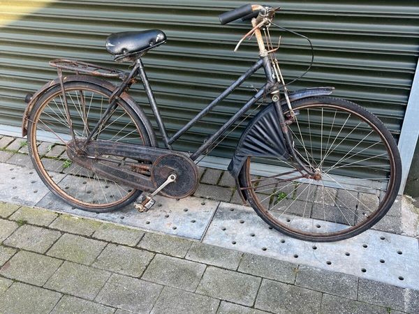 Terence clifford Antiques Sale - Main image