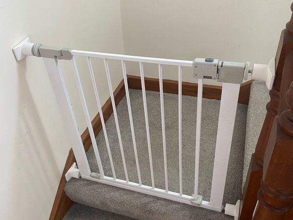 Stair gate with wall nanny extensions - Main image