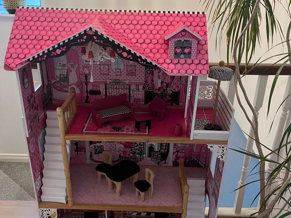 Doll house - Main image