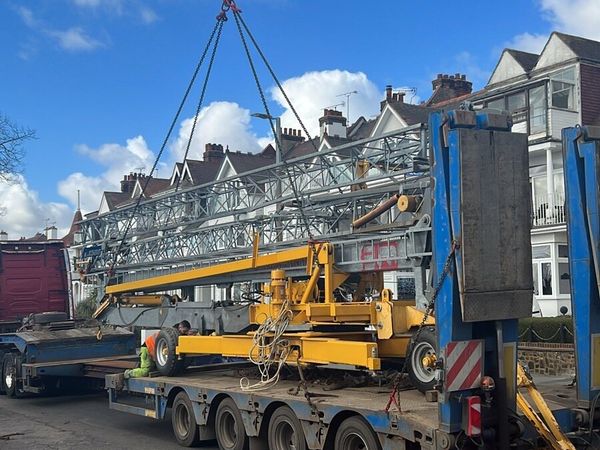 Self erecting tower crane - Main image