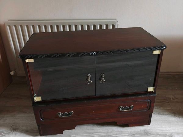 Vintage Mahogany-Style TV Stand / Media Cabinet (O - Main image