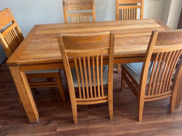 Table & chairs - Main image
