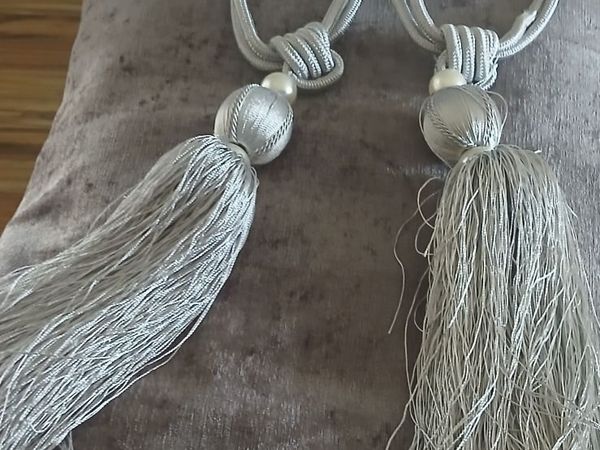 Curtains inc tie backs - Main image