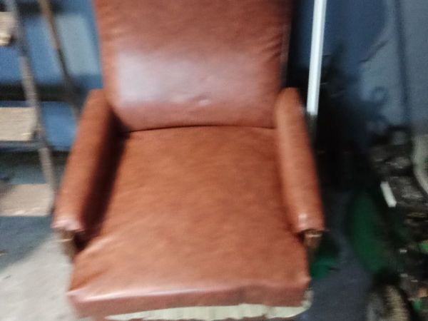Beautiful arm chair in very good condition - Main image