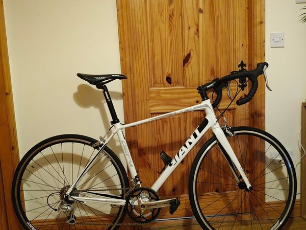 Giant Defy Road Bike - Main image