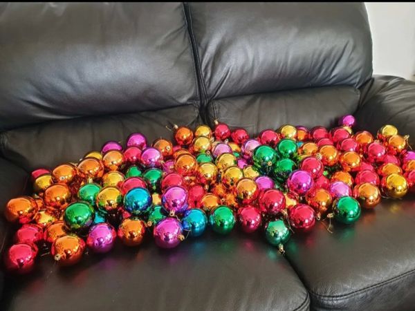 221 Christmas baubles - Main image