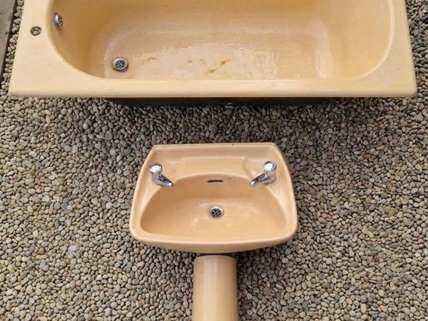 Vintage 1941 Royal Doulton Bathroom Suite for sale - Main image