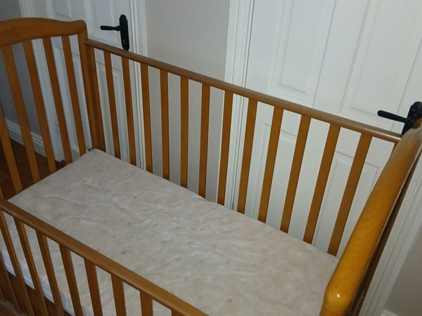 Baby's cot - Main image