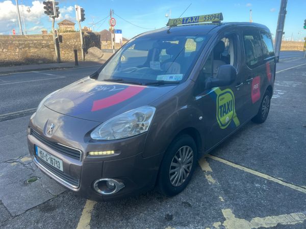 2015 Peugeot partner auto NCT tax and plate - Main image