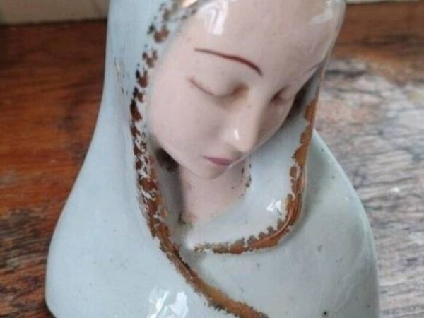 Holland mold ceramic Madonna glazed figure. With s - Main image