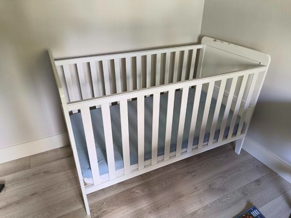 Tutti Bambini Rio Cot Bed (Converts to Toddler Bed - Main image