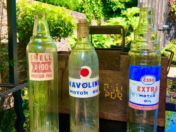Vintage oil bottle - Main image